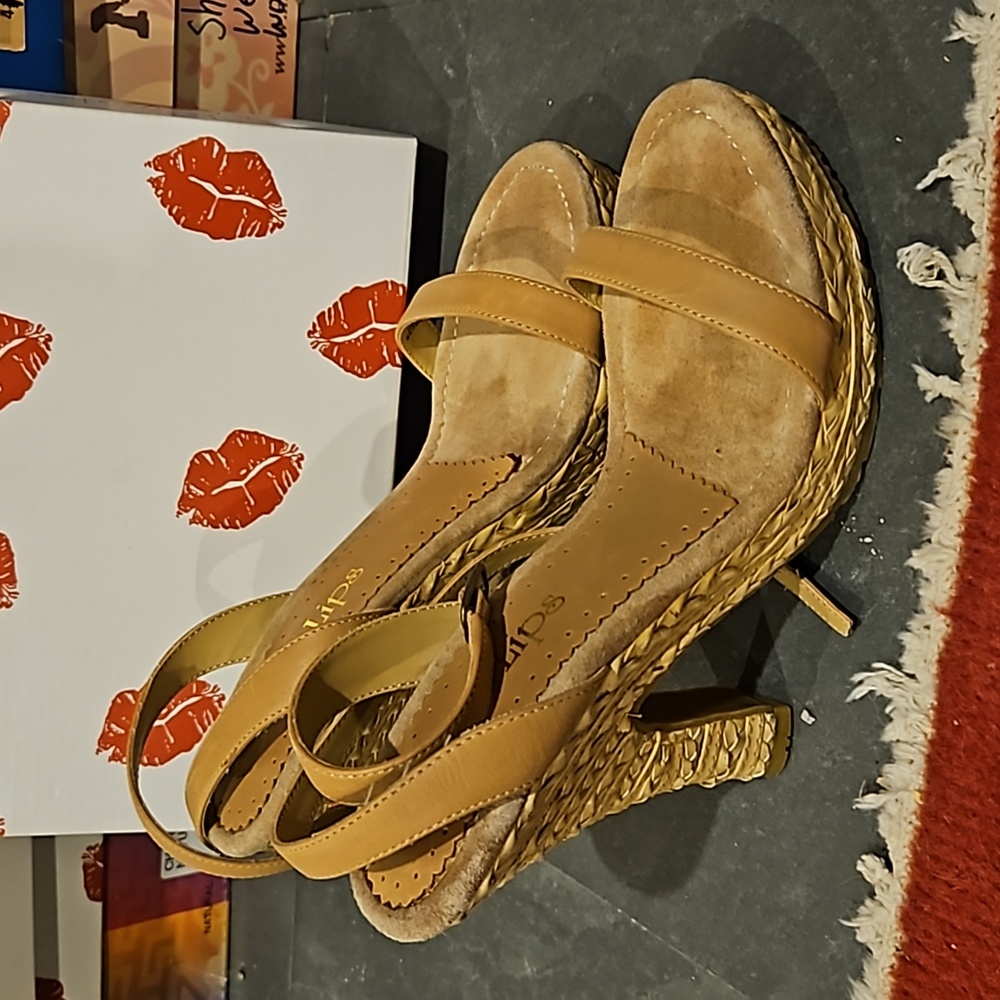 Two lips hemp wedges barely used